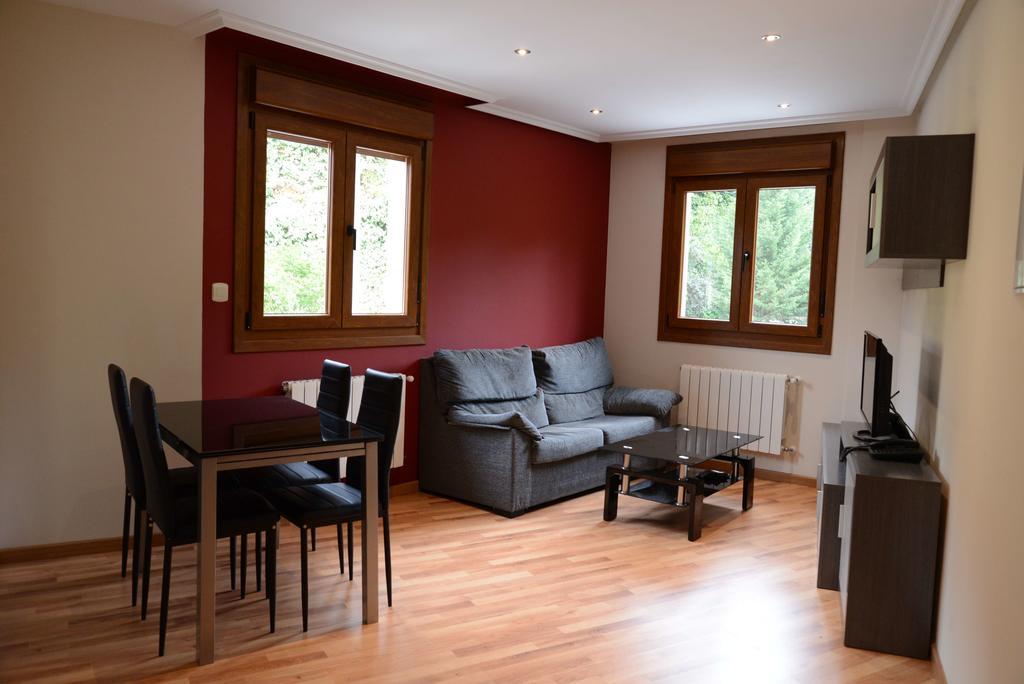 Apartamentos El Rincon De Limes Cangas De Narcea Room photo